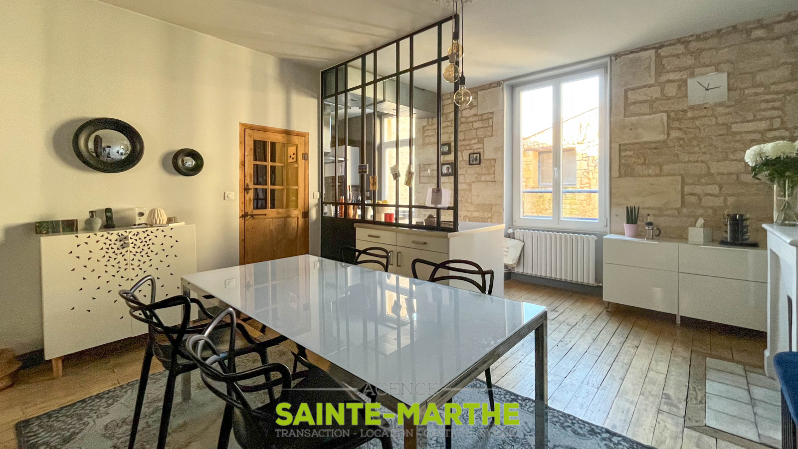 Niort hyper centre. Maison de ville rénovée. AGENCE SAINTEMARTHE